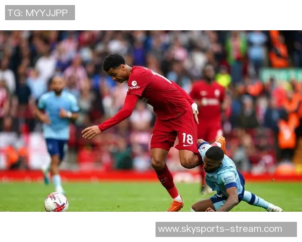 曼联在友谊赛中逆转利物浦点球大战精彩瞬间引发全场热烈反响